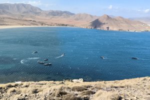 Narcolanchas refugiadas del temporal en la playa de Los Genoveses, en Cabo de Gata (Níjar).