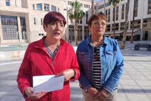 Maribel Carrión y Araceli Sobrino compareciendo ante los medios.