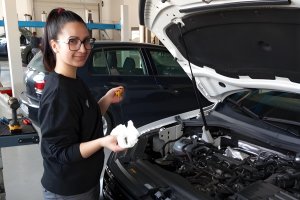 África en el taller de Vera Import donde trabaja.