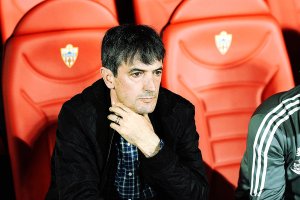 José Rojo Pacheta en el banquillo del Mediterráneo.