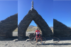 Manuel Navaro González, con su bicicleta.