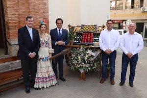 Presentación de las fiestas de San Marcos a las puertas de la iglesia de San Isidro en El Ejido.