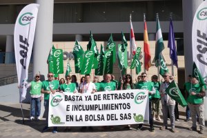 Manifestación del CSIF a las puertas del Hospital Universitario Torrecárdenas.