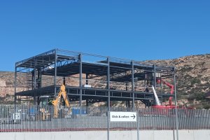 Construcción del nuevo McDonald's junto a Ikea.