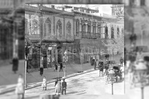 El Paseo de Almería en los años 30, cuando aún conservaba los viejos faroles de gas que iluminaban la avenida de noche.