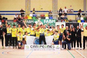 Todo el equipo juvenil del Bahía que se proclamó campeón el fin de semana pasado