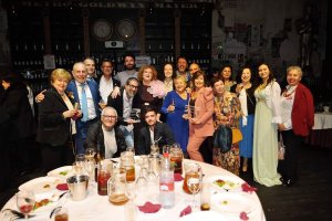 Componentes de Adrastea celebrando los premios.