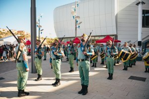 Niños y adultos han podido conocer de cerca algunos de los vehículos de La Legión (Nacho Bisbal)