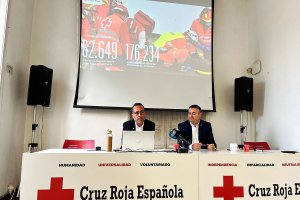 Francisco Vicente, coordinador de Cruz Roja en Almería, y Antonio Alastrué, presidente de Cruz Roja en Almería.