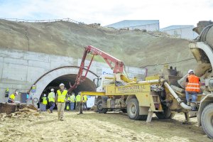 Transporte de hormigón hasta el túnel de Viator.