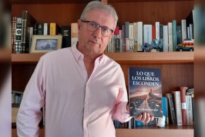 Juan César Morcillo, con su nuevo libro.