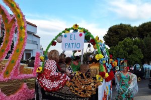 Imagen de archivo del desfile de carrozas de las fiestas.