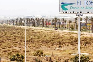 Turki tiene miles de metros cuadrado en El Toyo.