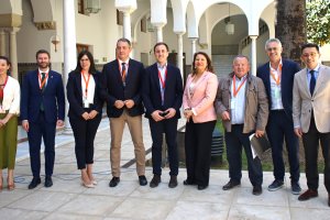 Antonio Martínez Pascual, junto a otros alcaldes del Almanzora y el Levante en el encuentro de trabajo en el Parlamento andaluz.