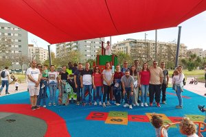 Familias afectadas por la falta de plazas en los colegios de La Vega de Acá.