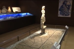 Interior de la sala dedicada al Imperio Romano almeriense en el Museo Arqueológico de Almería.