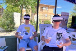 Los jóvenes andaluces prueban la realidad virtual para mejorar sus capacidades en la búsqueda de empleo.