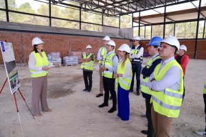 Autoridades durante la visita a los trabajos que se están realizando.