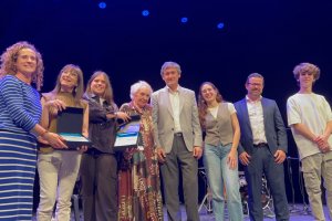 Entrega de reconocimientos durante la Gala del Mayor de Adra.