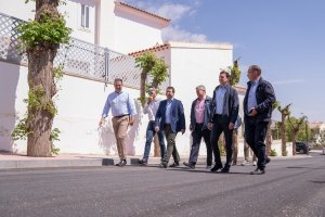 El presidente de Diputación y el alcalde han visitado las obras junto a alcaldes de pueblos vecinos.