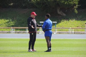 Pepe Mel conversando con Ramazani