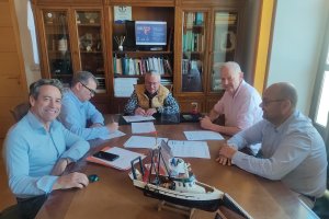 Firma de terrenos con Cimenta2 para la ampliación de la rotonda de las Buganvillas.