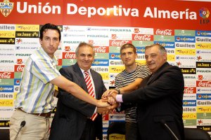 La presentación de Unai Emery con Roberto Olabe, Alfonso García y Ricardo Martínez.