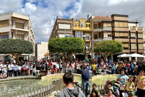 Los huercalenses homenajean al bibliotecario Diego M. Gómez Rosell.