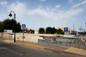 Imagen del exterior del Parkin de los Cuatro Caños en Vera.