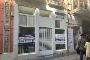 Bajo comercial del Paseo donde se está ya trabajando en el nuevo negocio.