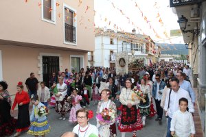 Un momento de la procesión de la Virgen de la Cabeza en María.