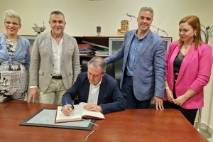 Juan Espadas, este pasado jueves en la sede del PSOE de Viator.