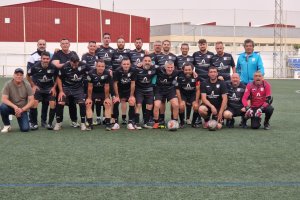 La familia del Muebles Ventaja con 'El Pesca'.