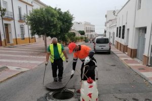 Trabajos en la red de saneamiento en una foto de archivo.