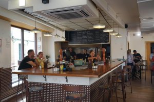 Un bar en el centro de Almería.