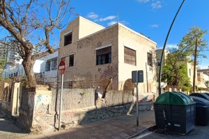 Estado actual de la casa, con las obras de desmantelamiento ya iniciadas.