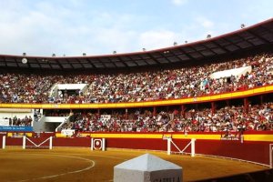 Imagen de archivo del interior de la Plaza de Toros de Roquetas durante una corrida de toros.
