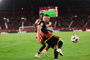 Iván Balliu en el Almería-Rayo ante Akieme de la primera jornada del curso.