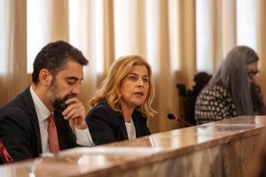 Paola Laynez en el pleno en el que se ha aprobado la adhesión de la capital al proyecto.