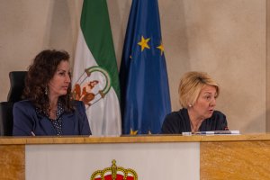 María del Mar Vázquez junto a Eloísa Cabrera durante el pleno