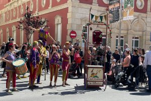 Imagen del pasacalles en el centro de Almería.