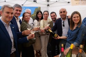 Representantes políticos en la XVII Feria del Vino y Muestras de la Alpujarra.