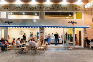 Fachada de la nueva heladería italiana en Almería.