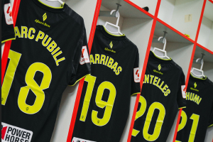 La camiseta de Arribas no brilló en el campo de Vallecas.