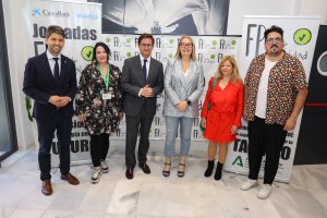 Alcalde y organizadores antes de la inauguración de las jornadas.