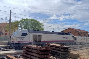 Las conexiones ferroviarias de Almería han vivido un miércoles cargado de malas noticias y molestias para los pasajeros.