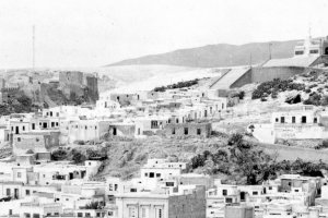 Dos barrios que ya no existen y que convivían en el cerro que coronaba la ermita de San Cristóbal.
