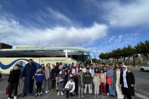 Una foto de familia de los participantes.