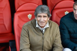 El entrenador del Betis en el Estadio de los Juegos Mediterráneos.