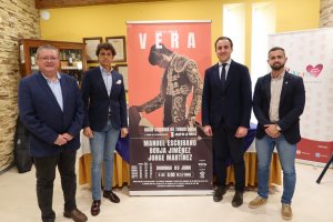 El alcalde junto a Ruiz Manuel, Ginés Carmona y edil de Cultura.